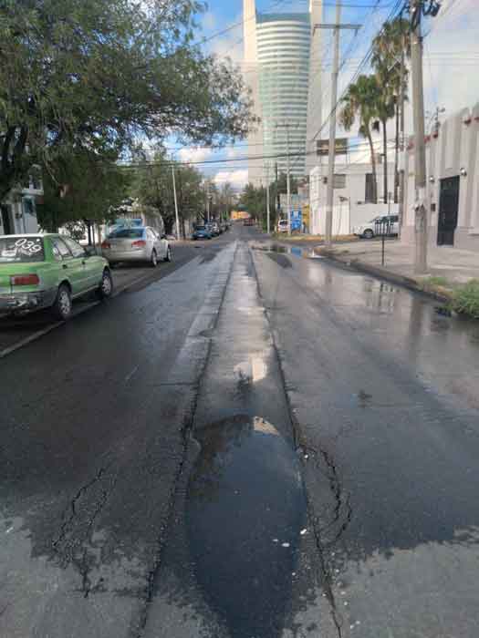 Vecinos reportan fuga de drenaje sanitario en colonia Obrera 1 Fuga agua 2