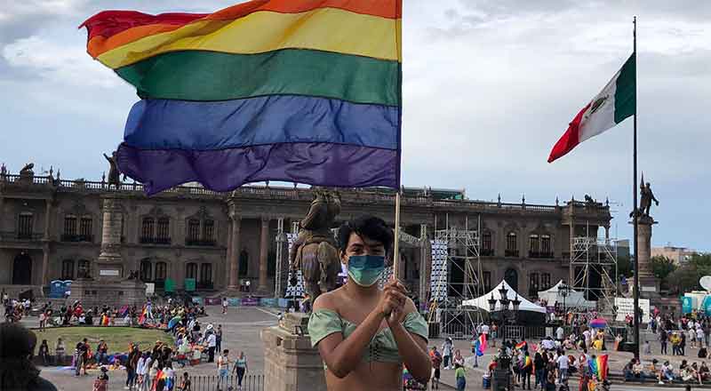 Comunidad LGBTTTI llena Explanada tras Marcha de la Diversidad en NL (FOTOS) 9 MARCHA GAY NL 7