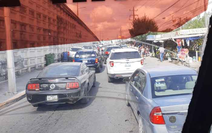 Hay congestionamiento vial cerca de panteones 1 Panteones 2