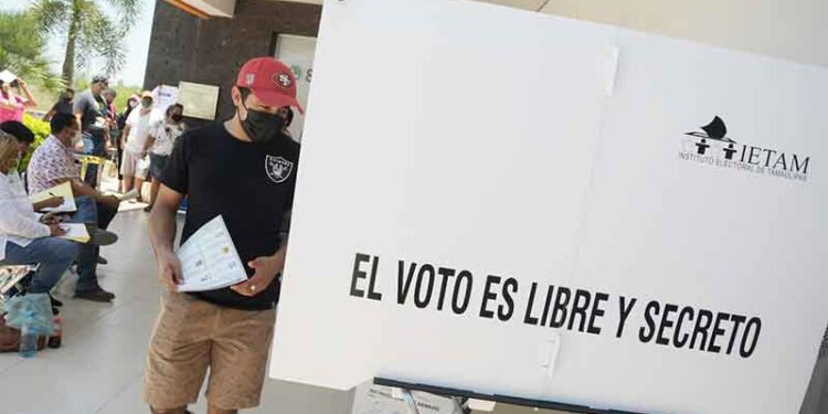 Se agotan boletas en casilla especial de Victoria