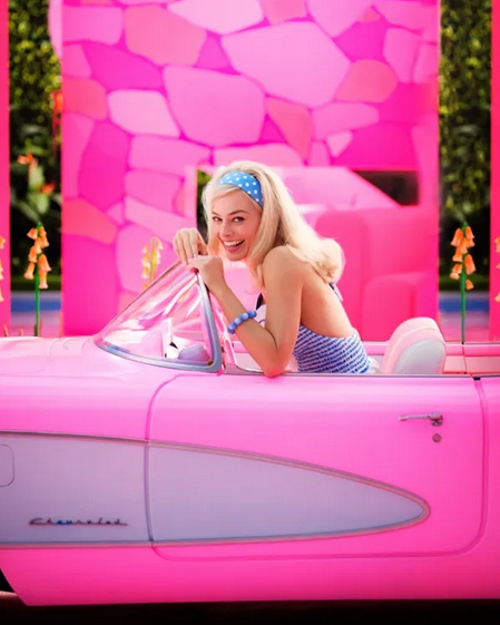 Se filtran fotografías de Margot Robbie en el set de ‘Barbie’ 3 barbie 2