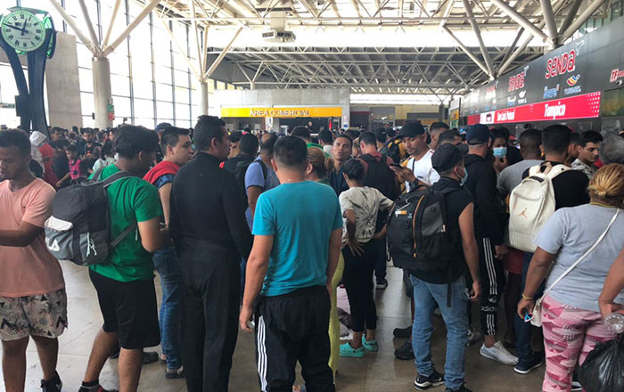 Protestan migrantes extranjeros varados en Central de Autobuses de Monterrey 3 migrante