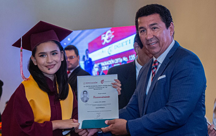 Motiva Mario López a graduados de CBTIS 135 y 275, a perseguir sus sueños 1 rec 1