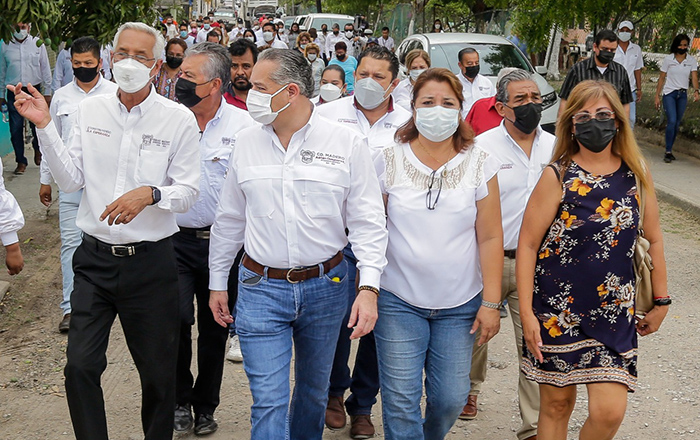 Responde Gobierno Municipal a necesidades de colonias maderenses 1 01 4