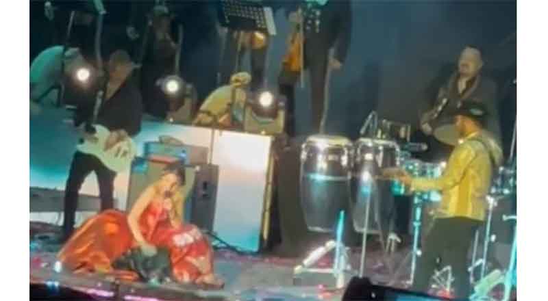 Ángela Aguilar vive divertido 'incidente' durante un concierto 1 ANGELA AGUILAR