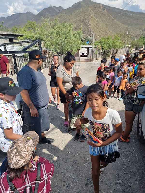 Gabriel llevó despensas y dulces a niños de ejidos 1 GABRIEL 4