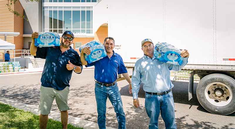 McAllen hace campaña para donar agua embotellada a regios 1 MCALLEN 2