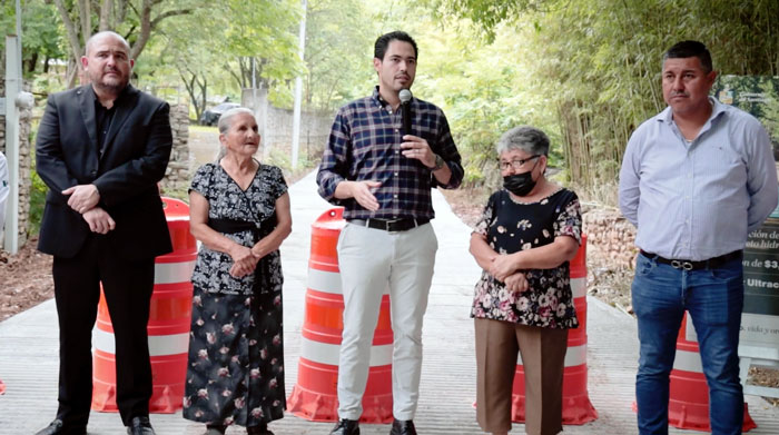 Inaugura David de la Peña calle de concreto en la Sierra 2 Santiago 3