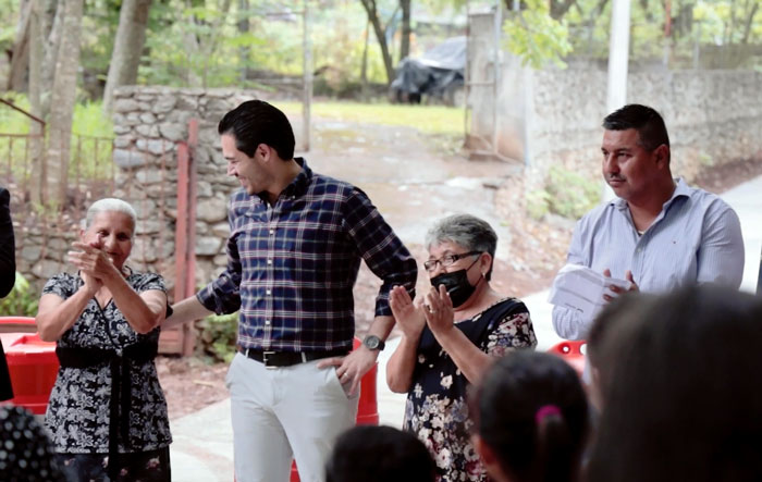 Inaugura David de la Peña calle de concreto en la Sierra 1 Santigo 2