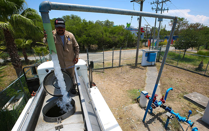 Ante protestas, envían pipas con agua a Montemorelos 2 agua 7