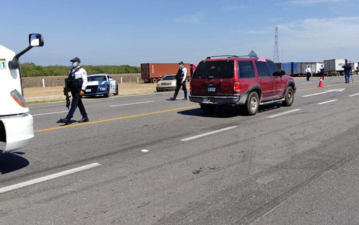 Mantienen bloqueo en la carretera Victoria-Monterrey 1 bloe