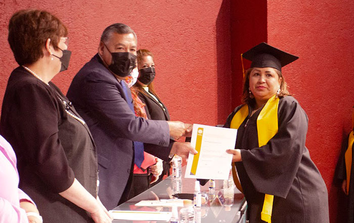 'Son un ejemplo a seguir egresados de la UANL': Rector 2 cere 1