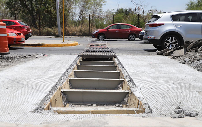 Intensifican rehabilitación de imbornales de avenida Israel Cavazos 1 le