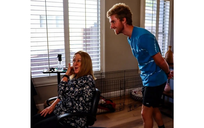 Dejó crecer su cabello para hacerle peluca a su mamá que padece cáncer 3 mad 2