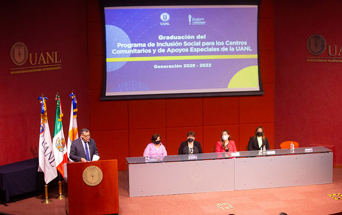 'Son un ejemplo a seguir egresados de la UANL': Rector 1 na 2