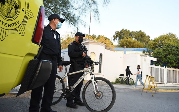 Montan operativo de seguridad en alrededores de Medicina de la UANL 1 296985905 739435423804561 1640926858176919886 n