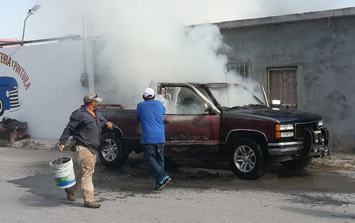 Consume fuego a camioneta en la Juárez 1 297148662 2903416426634834 4221291419718312092 n