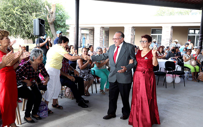 Coronan en San Nicolás a Rey y Reina de los Adultos Mayores 1 299412527 1229470277594918 9112280421461859252 n