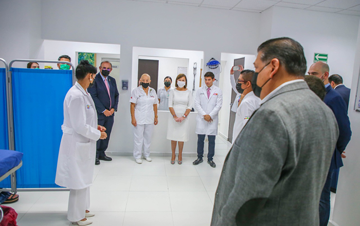 Inaugura Cristina Díaz centro médico Guadalupe 1 3