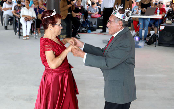 Coronan en San Nicolás a Rey y Reina de los Adultos Mayores 2 300196782 761002144975565 6738598703043864290 n