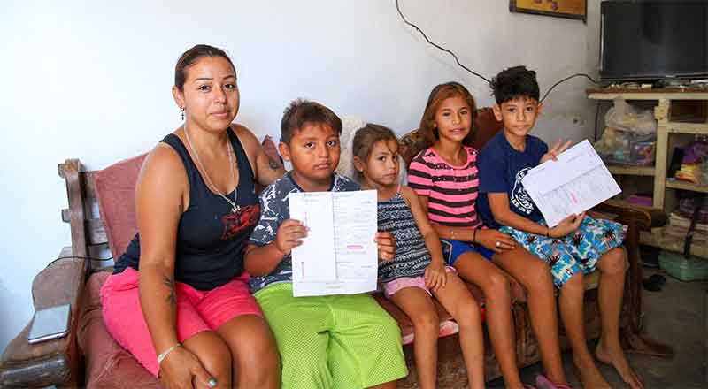 Acude alcalde Carlos Peña a entregar becas escolares 1 BECAS