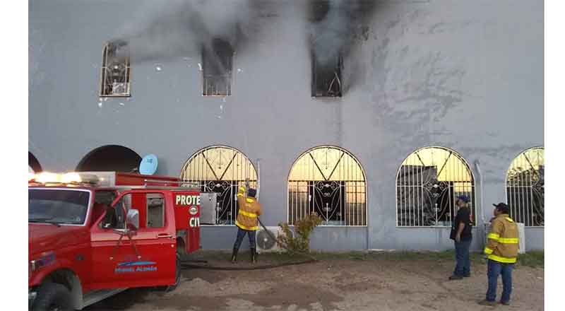 Incendio en iglesia deja 6 intoxicados; aplican plan DN-III-E 1 IGLESIA