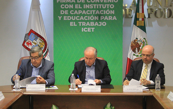 Apodaca firma convenio de colaboración con ICET 1 IMG 7970 copia