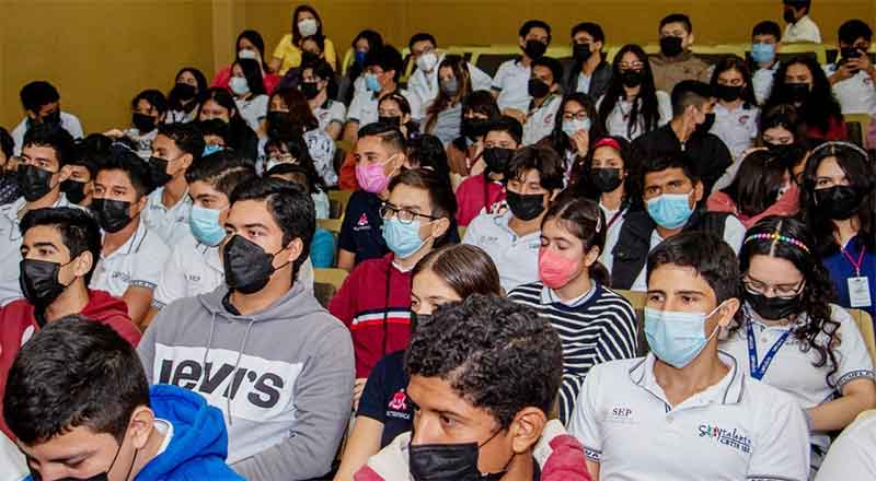 Contribuye DIF Madero con formación académica de universitarios 1 MADERO 2 6