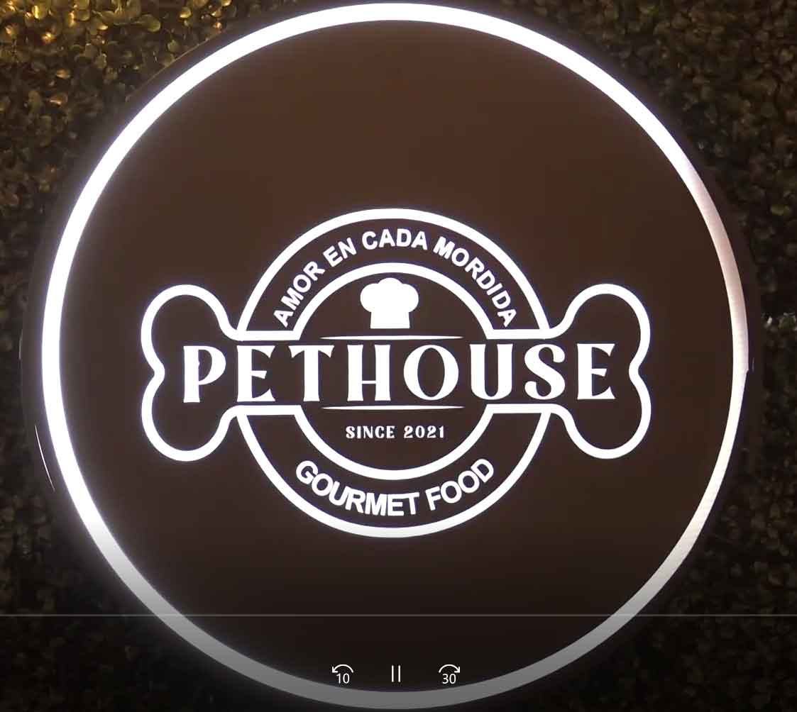 Ofrecen ‘amor a cada mordida’ en restaurante canino 3 PETHOUSE
