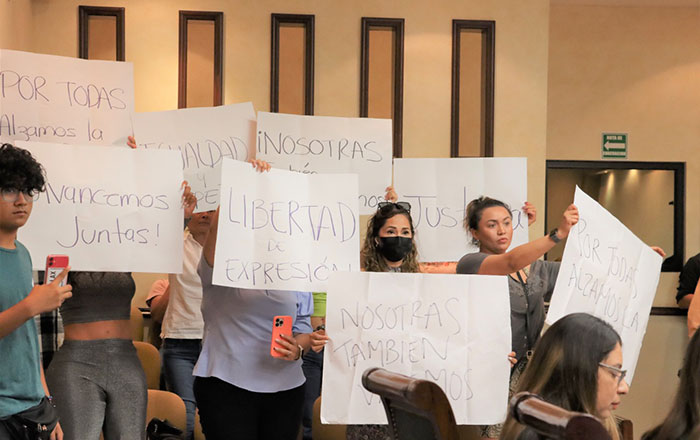 Acusan mujeres a regidor panista de Santa Catarina por violencia de género 1 lib