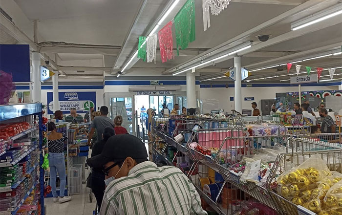 Padres de familia saturan papelerías con compras de útiles escolares 3 pp