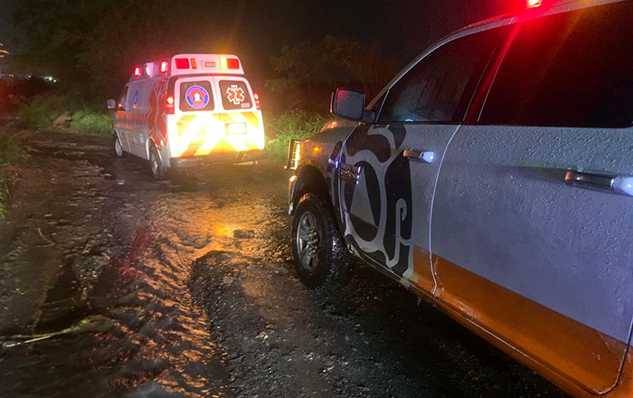 Llueve siete horas en NL; 2 vehículos fueron arrastrados por la corriente 1 302475062 409010394672207 8825094256347644618 n