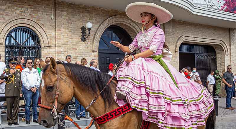 Cientos de familias disfrutan de desfile en Matamoros 2 MATAMOROS 3 1