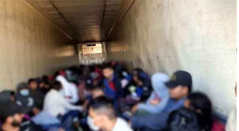 Interceptan tráiler con 82 migrantes; 38 son menores 1 MIGRANTES 1
