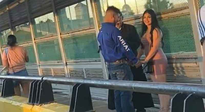 Pareja es tendencia al casarse a mitad de puente internacional 1 NOVIOS 2