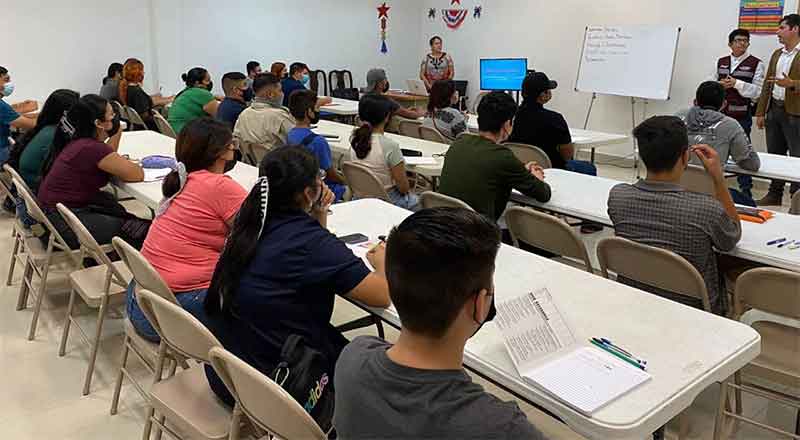 Reciben jóvenes clases de inglés en Nuevo Laredo 1 NUEVO LAREDO 8