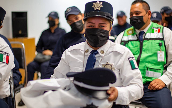 Entrega Cristina Díaz uniformes a elementos de Policía y Transito 3 UNIFORMES GPE 2