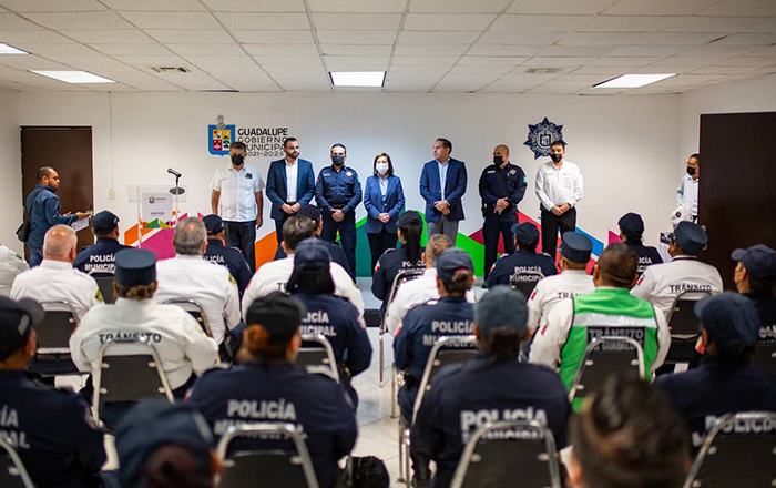 Entrega Cristina Díaz uniformes a elementos de Policía y Transito 1 UNIFORMES GPE 5