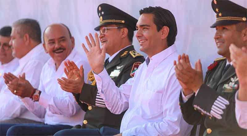 Preside Carlos Peña desfile del 212 aniversario de Independencia 1 alcalde 6