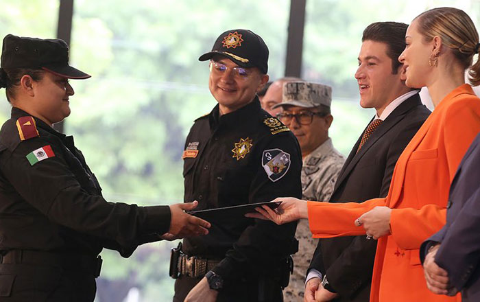 Promete Samuel mejores prestaciones a policías 2 m