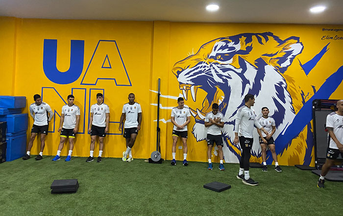Entrena Tigres bajo techo 1 tis