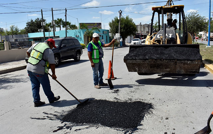 Realizan labores de bacheo en Río Bravo 4 308856034 640205297678028 2622573363808577946 n