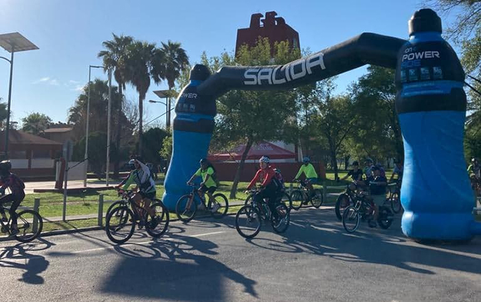 Pasean en bici familias y soldados 2 309926475 926716208288979 2106363509285892363 n