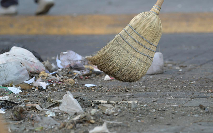 Trabajadores de Simeprode protestan tirando basura frente a Congreso de NL 4 312813395 1526805207793667 6302312835496439455 n