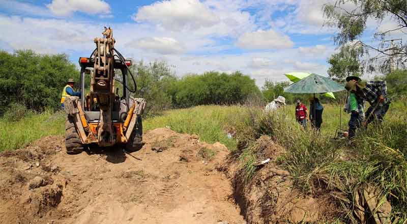 Constata Carlos Peña proceso de reparación en fuga de agua 1 ALCALDE 2