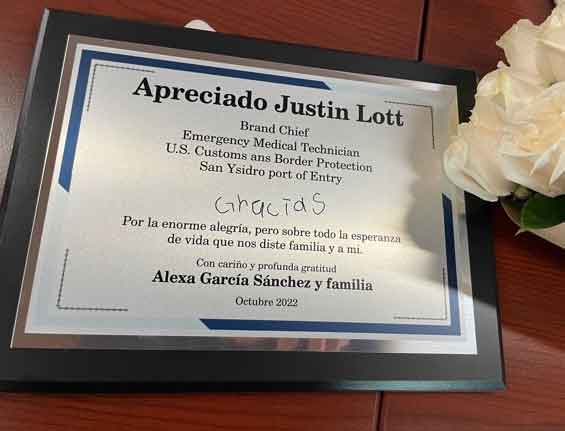 Niña se reencuentra con oficial de migración que la trajo al mundo 5 ALEXA 6