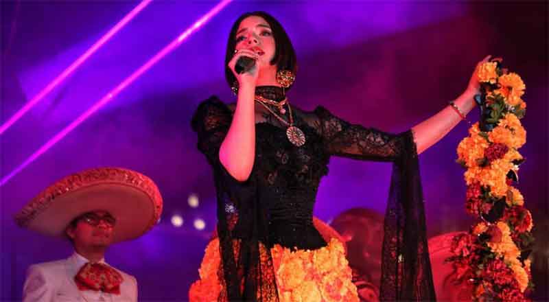 Asisten más de un millón de personas al desfile de Día de Muertos 3 ANGELA AGUILAR 1