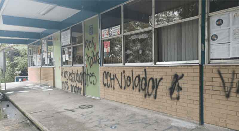 Grupo de encapuchados vandaliza instalaciones del CCH Sur 1 CCH 2
