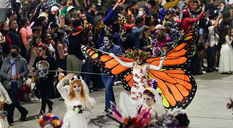 Mega procesión de Catrinas recorre CDMX; asiste Ebrard 1 DESFILE 3