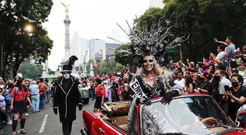 Mega procesión de Catrinas recorre CDMX; asiste Ebrard 4 DESFILE 5